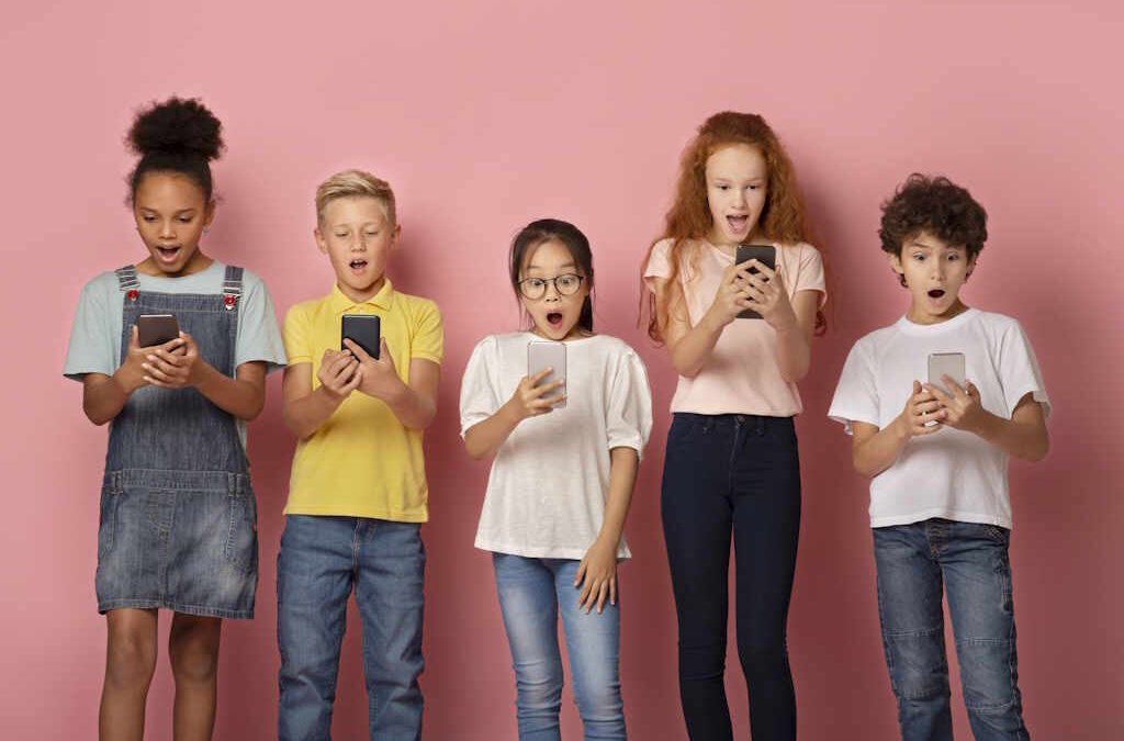 França prepara proibição de utilização de redes sociais para menores de 15 anos